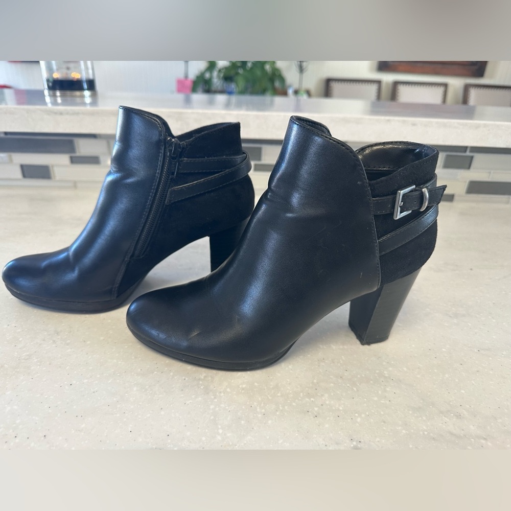 Andrew Geller Women’s Kiera Bootie size 6